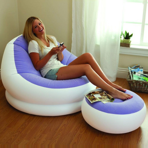 Fauteuil gonflable et son pouf