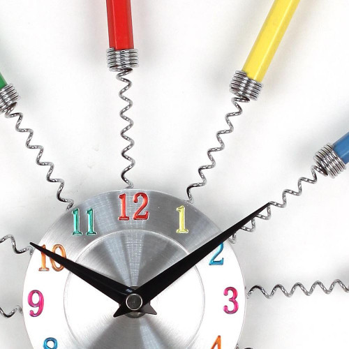 Horloge crayons de couleur